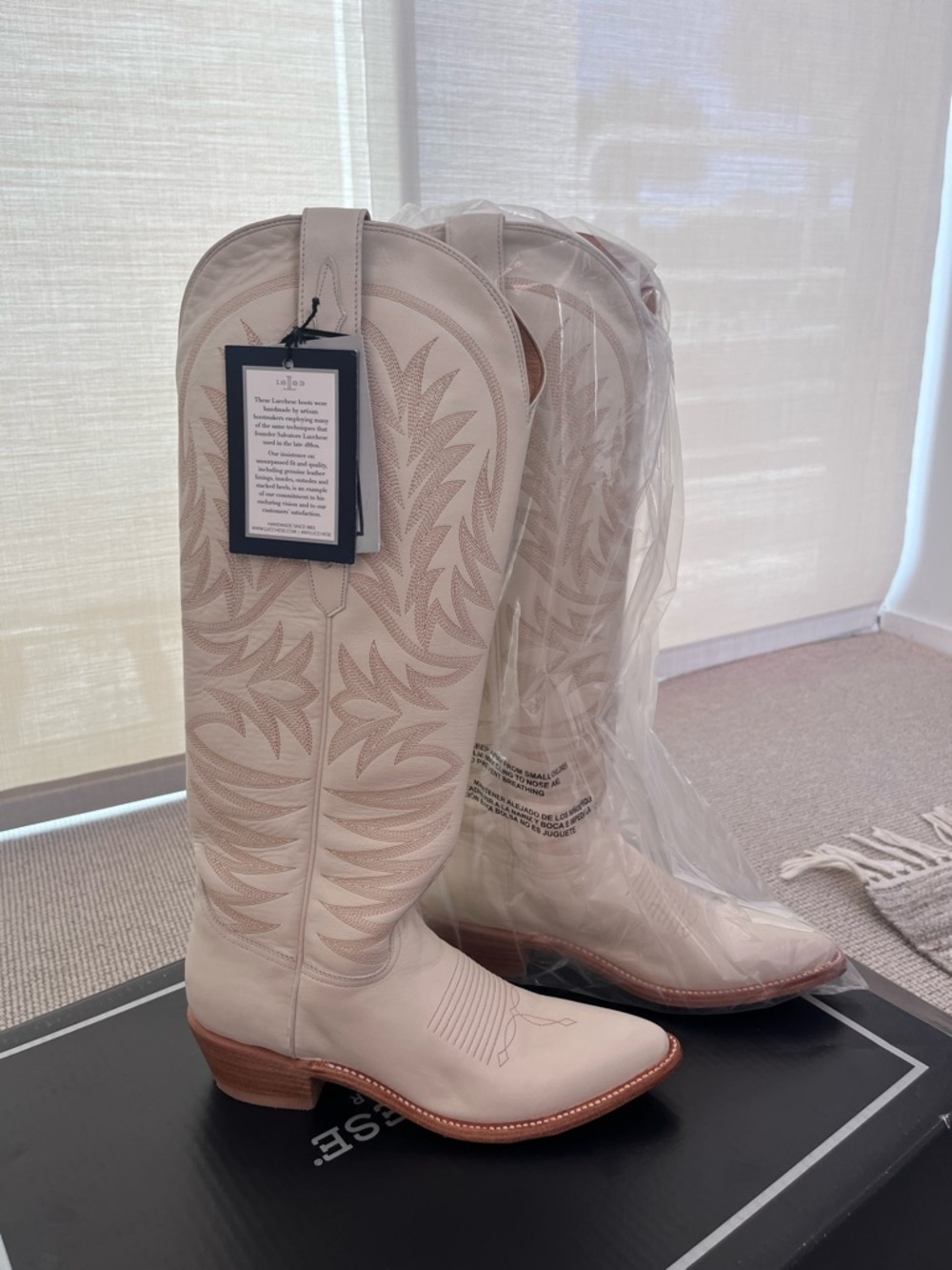 LUCCHESE Brand new never worn White boots - Picture 4 of 5